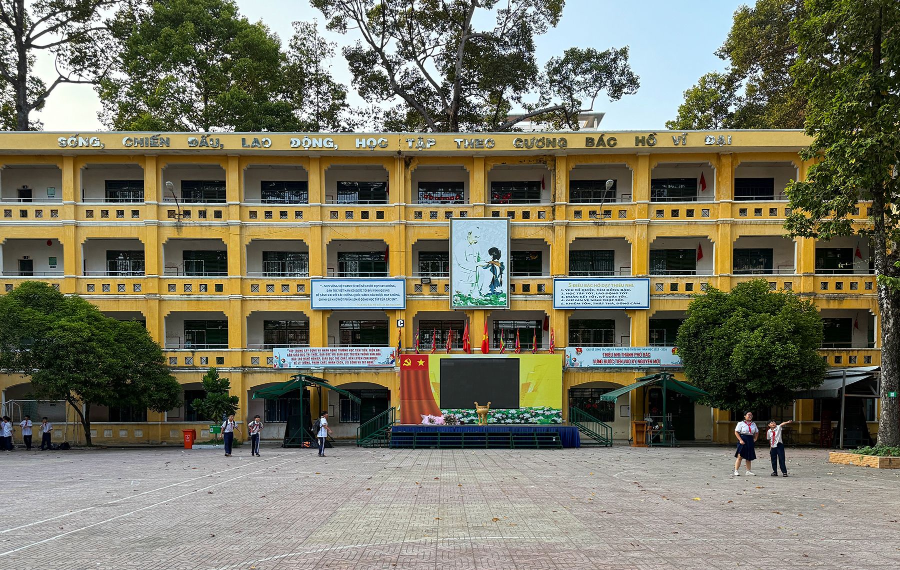 Trường THCS Hồng Bàng