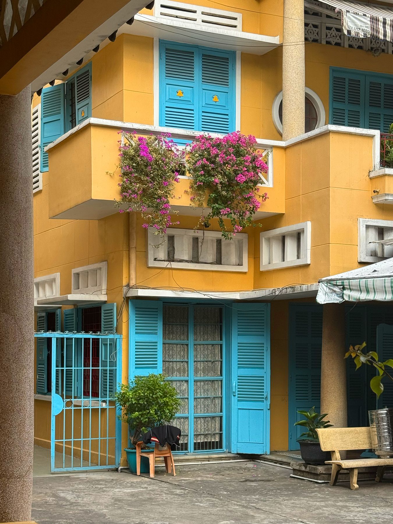 Cửa lá sách 