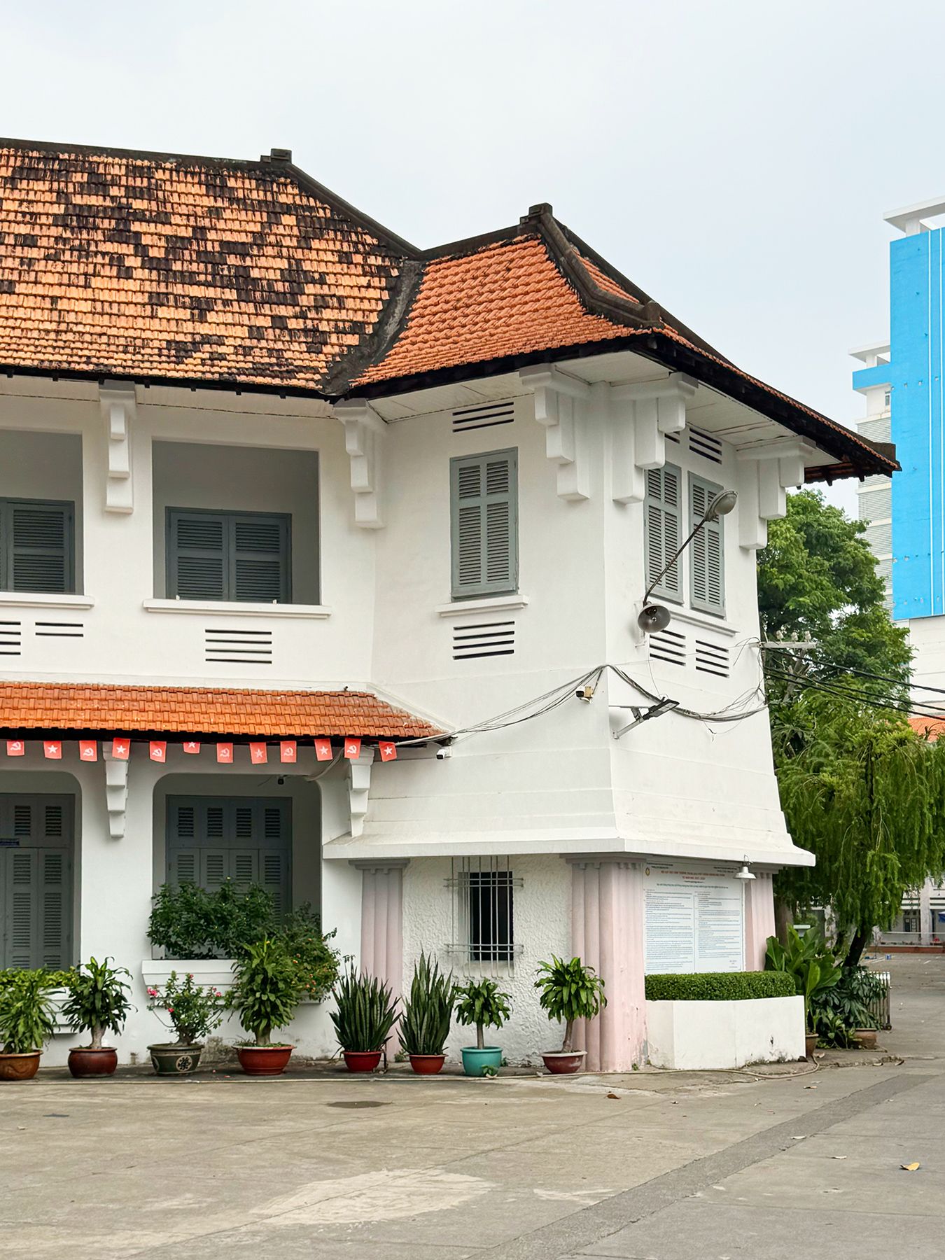Cửa lá sách 
