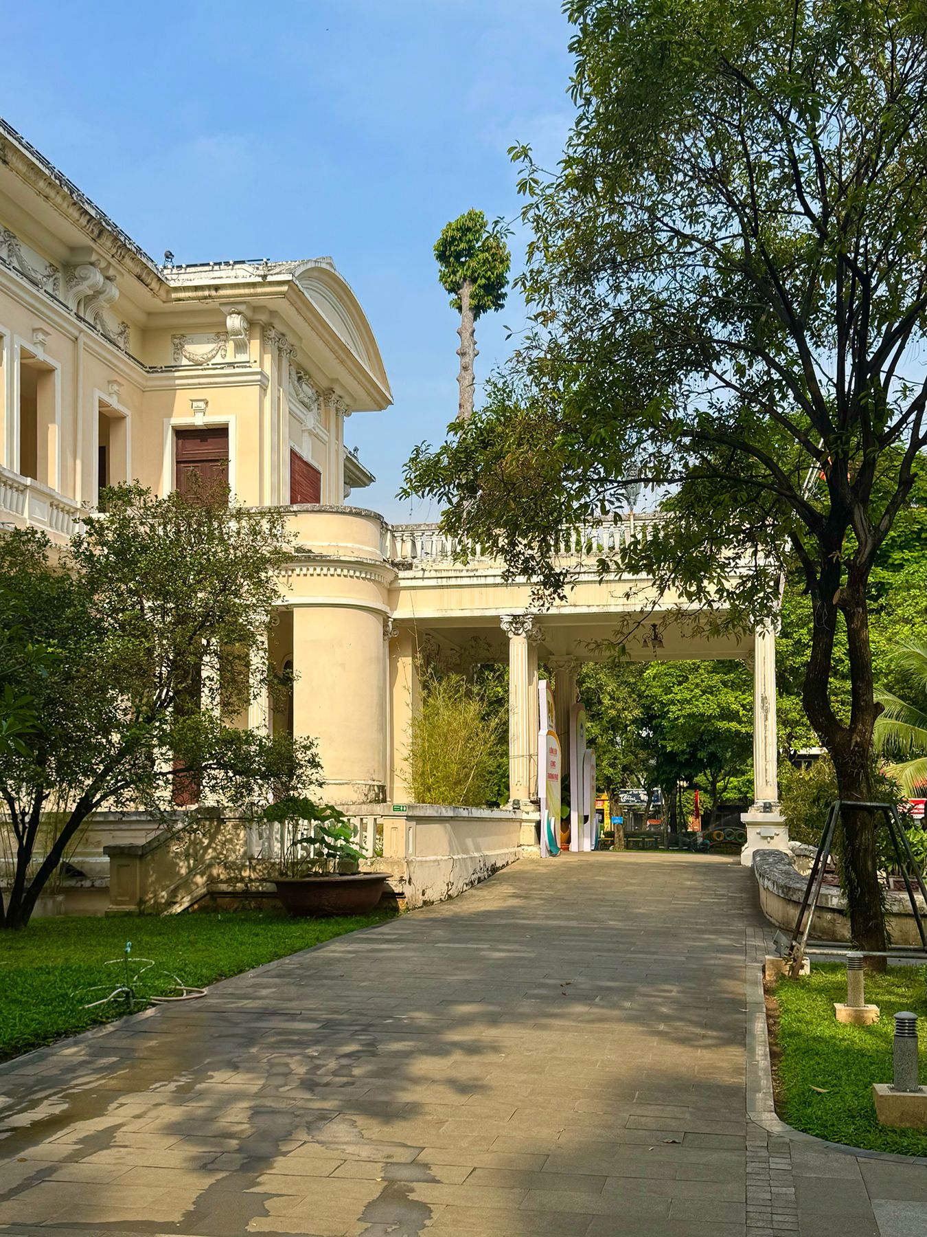 Nhà văn hóa thiếu niên NKKN