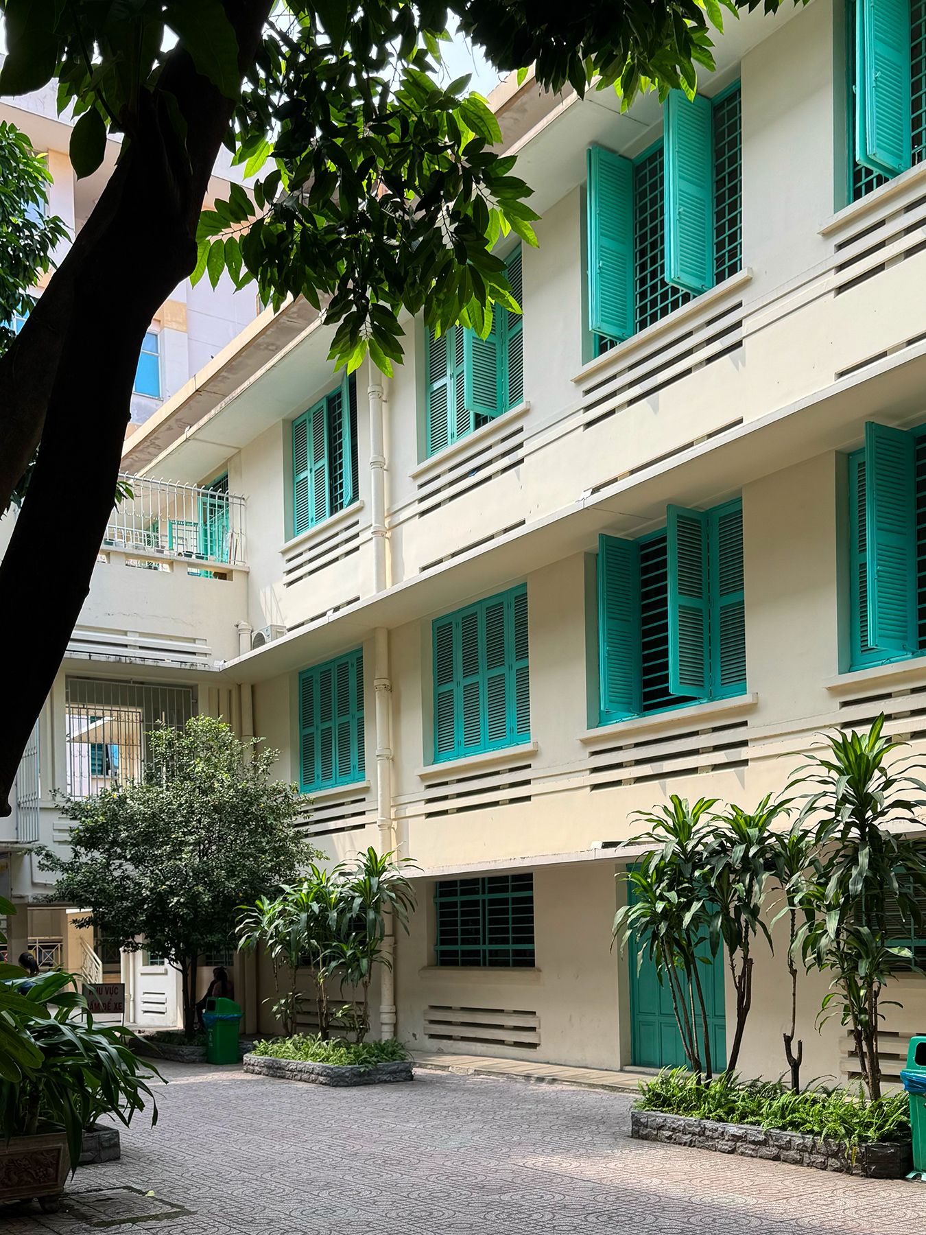 Cửa lá sách 