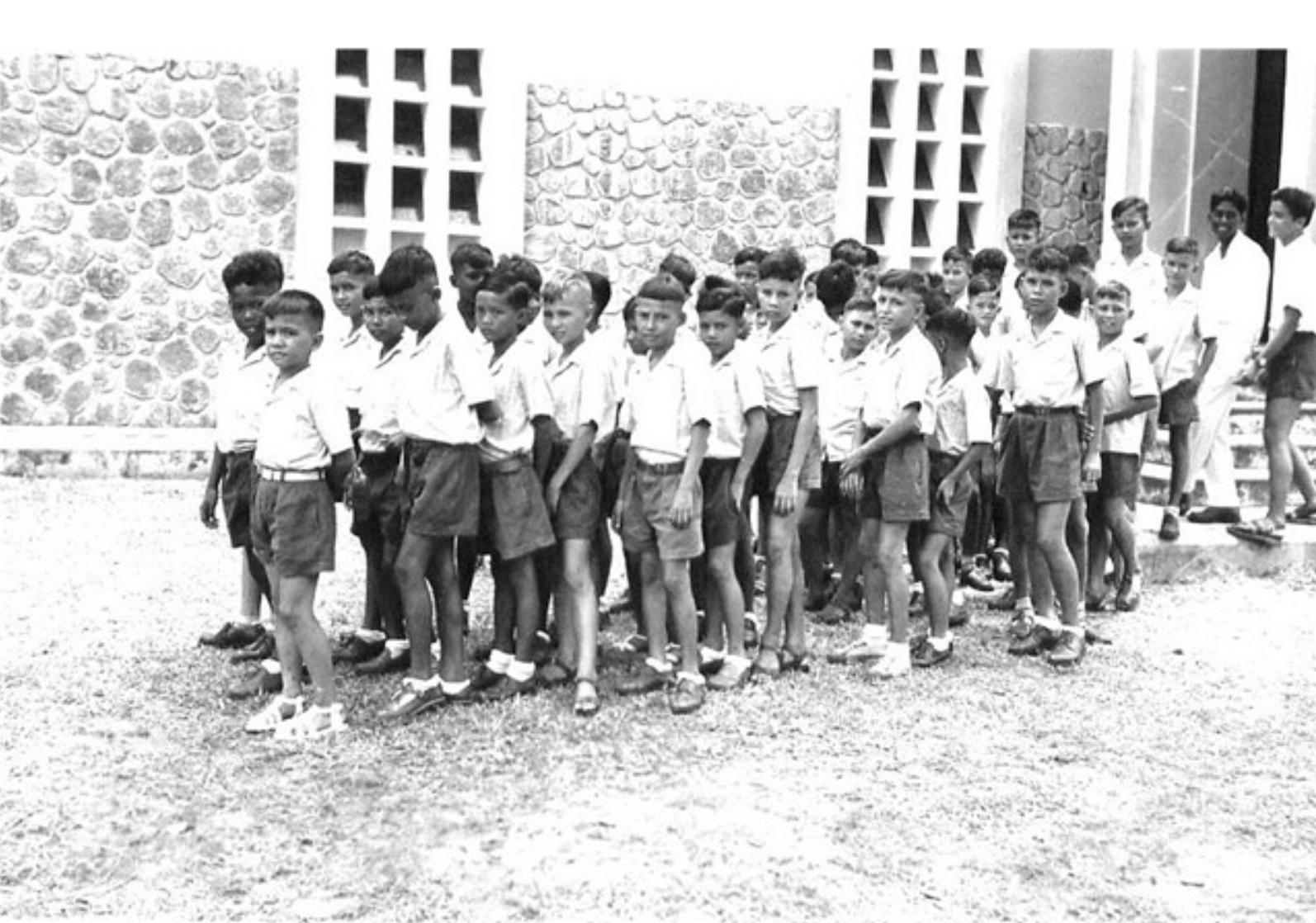 Trẻ lai Pháp ở tu viện Domaine de Marie